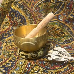 Brass singing bowl 3 pieces round pad and mallet included